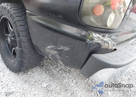 2002 Chevrolet Silverado 1500 z USA, uszkodzony, nr VIN 1GCEC14W72Z198852